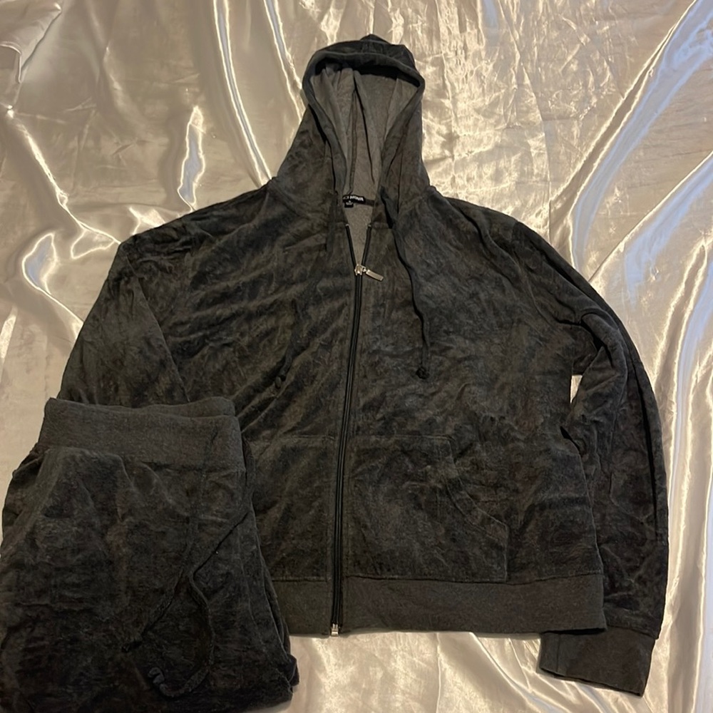 Grey velour sweatsuit skinny leg